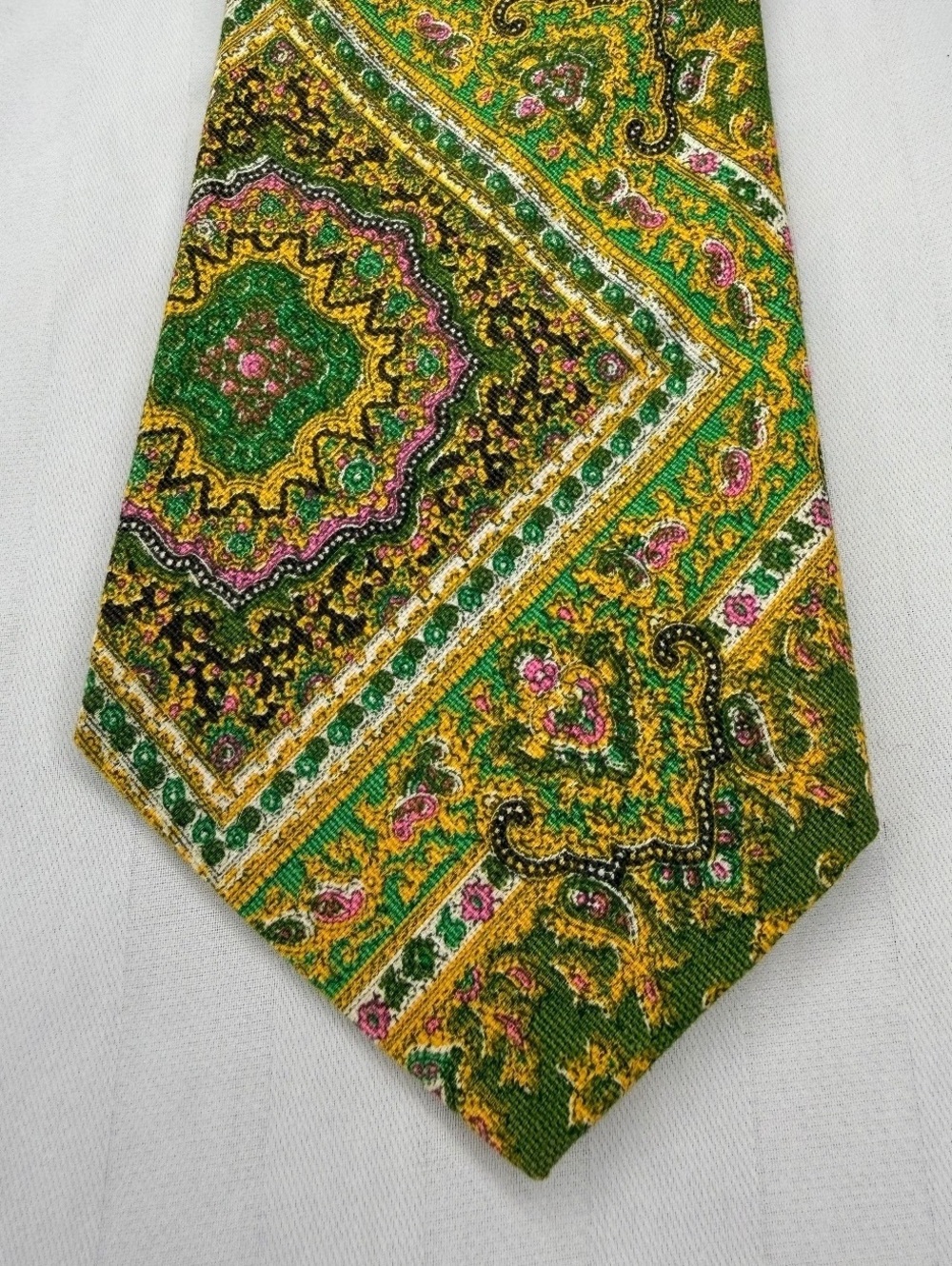 Vintage Handmade Green Paisley Wide Fat Tie 5” Point